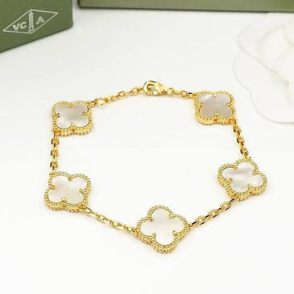VCA BRACELET
5 Flower 🍀
MASTER QUALITY✨💫
55 DHS🇦🇪🇦🇪
WITH BOX AND PAPER BAG🛍️🎁

Zain89
♥️♥️♥️