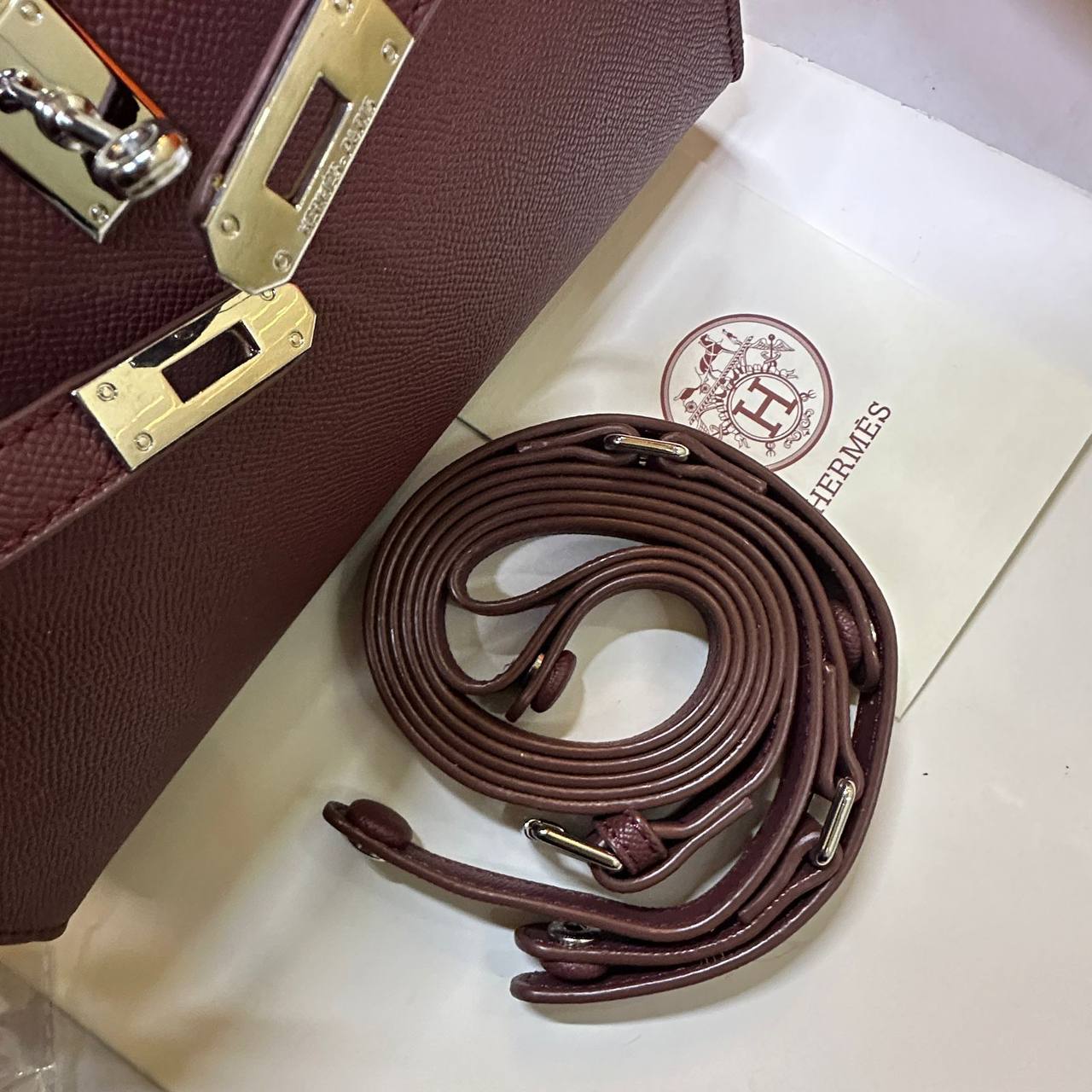 HERMES 

 GOOD QUALITY 
WITH BOX 
🎁🎁🎁

95 dhs✅

Zain39
♥️♥️♥️