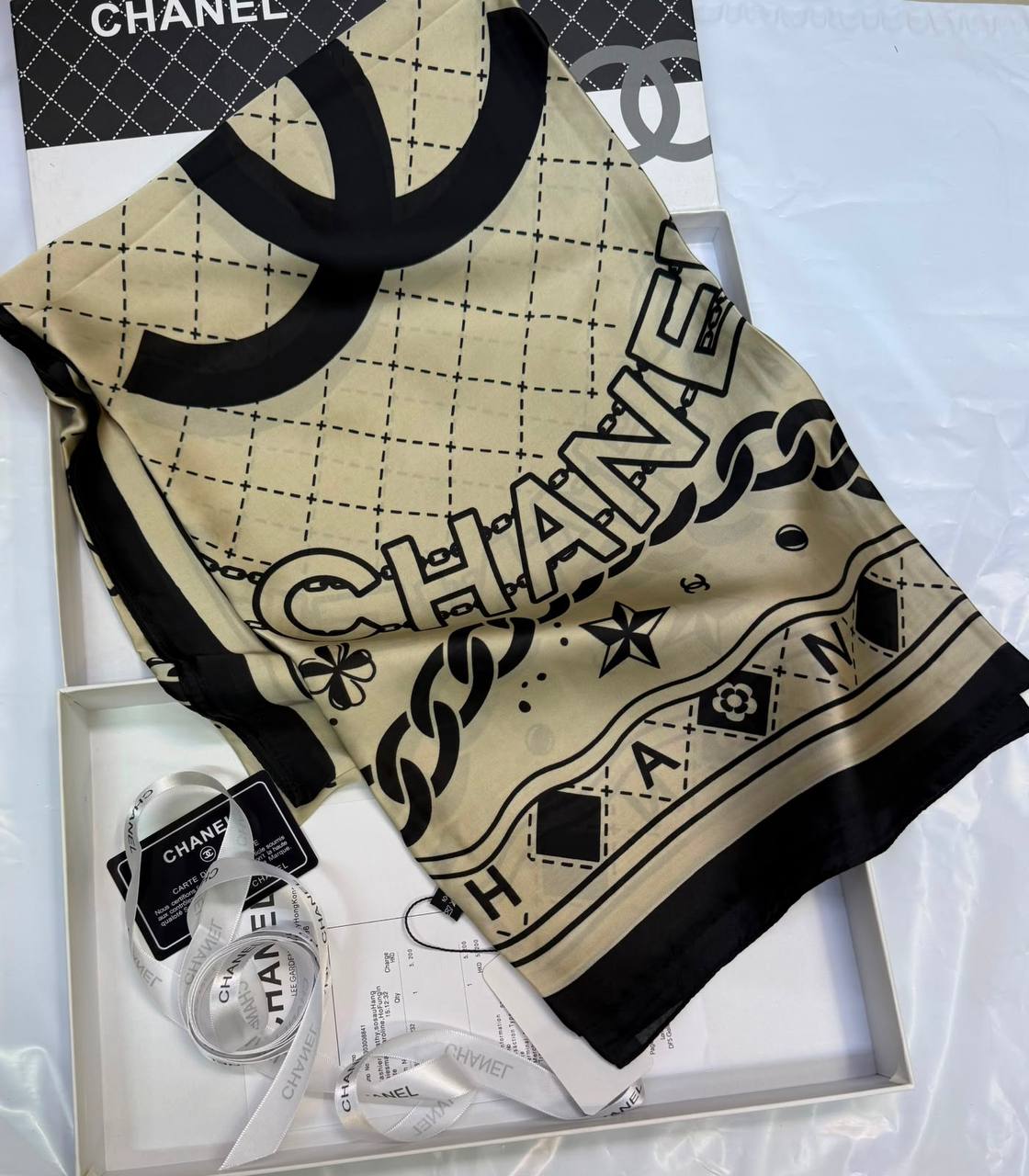 Silk scarf 🧣
40 dhs💓

Zain93
♥️♥️♥️