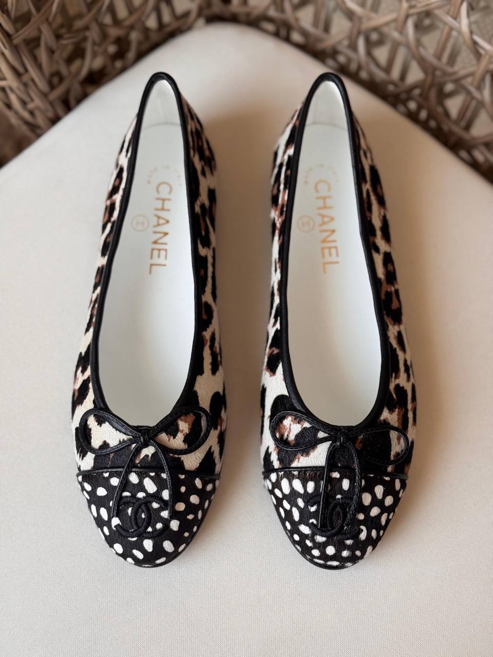 CHANEL 🪙
Size: 36 to 41
Super master quality 
450 dhs✅

Zain198
♥️♥️♥️
