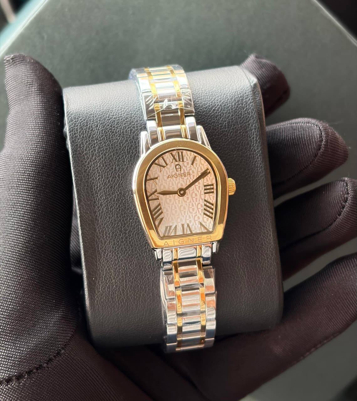 Aigner 
watch for ladies good quality 
260 dhs🌺

Zain59
♥️♥️♥️