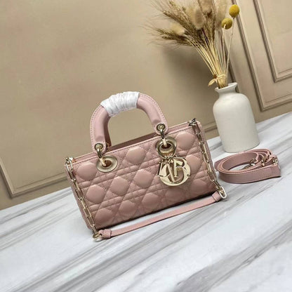 Dior Master
Dior 💕🙋🏻‍♀️
22cm🫶🏼 
320 dhs✅

Zain228
♥️♥️♥️