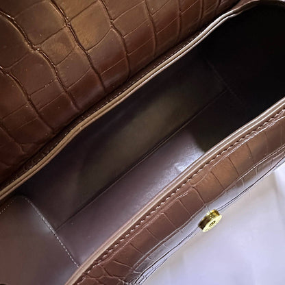 CHANEL 

NEW DESIGN 
GOOD QUALITY 
110 dhs🇦🇪🇦🇪

Zain39
♥️♥️♥️