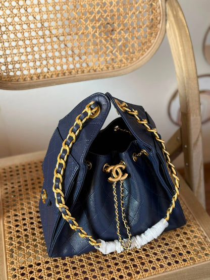 Available again✨✨✨
CHANEL
25cm
380 dhs🇦🇪🇦🇪
*MASTER QUALITY*
With box🎁

Zain167
♥️♥️♥️