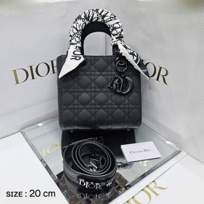 Dior
ᴍᴀᴛᴛᴇ ʟᴇᴀᴛʜᴇʀ ᴍᴀᴛᴇʀɪᴀʟ
ᴡɪᴛʜ ᴛᴡɪʟʟʏ ɪɴᴄʟᴜᴅᴇ
sɪᴢᴇ: 20 cm
ᴡɪᴛʜ BOX
🎁🎁🎁

95 dhs🪙💕

Zain31
♥️♥️♥️
