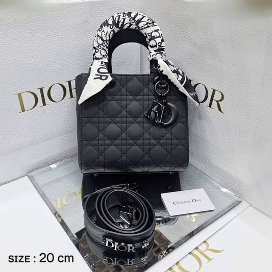 Dior
ᴍᴀᴛᴛᴇ ʟᴇᴀᴛʜᴇʀ ᴍᴀᴛᴇʀɪᴀʟ
ᴡɪᴛʜ ᴛᴡɪʟʟʏ ɪɴᴄʟᴜᴅᴇ
sɪᴢᴇ: 20 cm
ᴡɪᴛʜ BOX
🎁🎁🎁

95 dhs🪙💕

Zain31
♥️♥️♥️