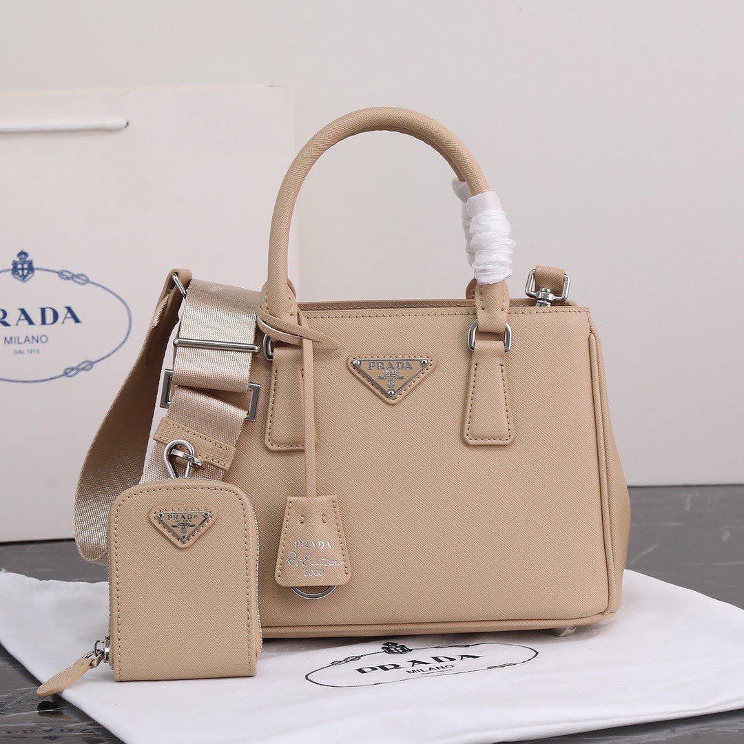 Prada - YSL - Master Bags 👌
For Price 👇 WTSP Text Zain 0568585901

Zain142
♥️♥️♥️