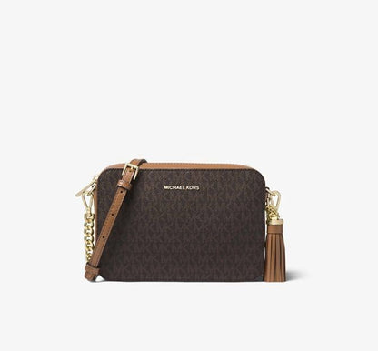 MK
85 dhs🪙🌨️

with box
🎁🎁🎁

size 24cm

Zain26
♥️♥️♥️