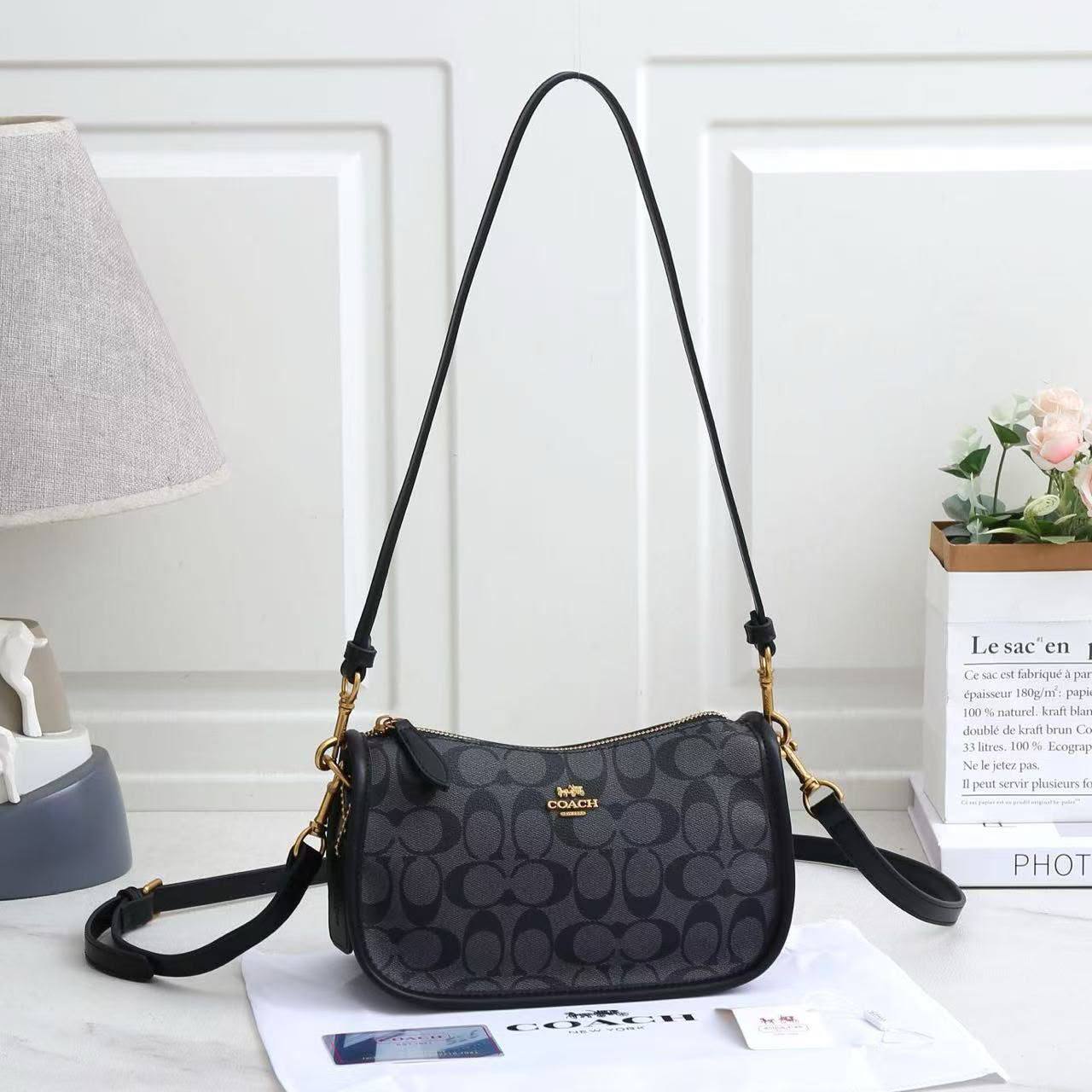 COACH 
GOOD QUALITY 
WITH BOX 
100 dhs💓

Zain39
♥️♥️♥️