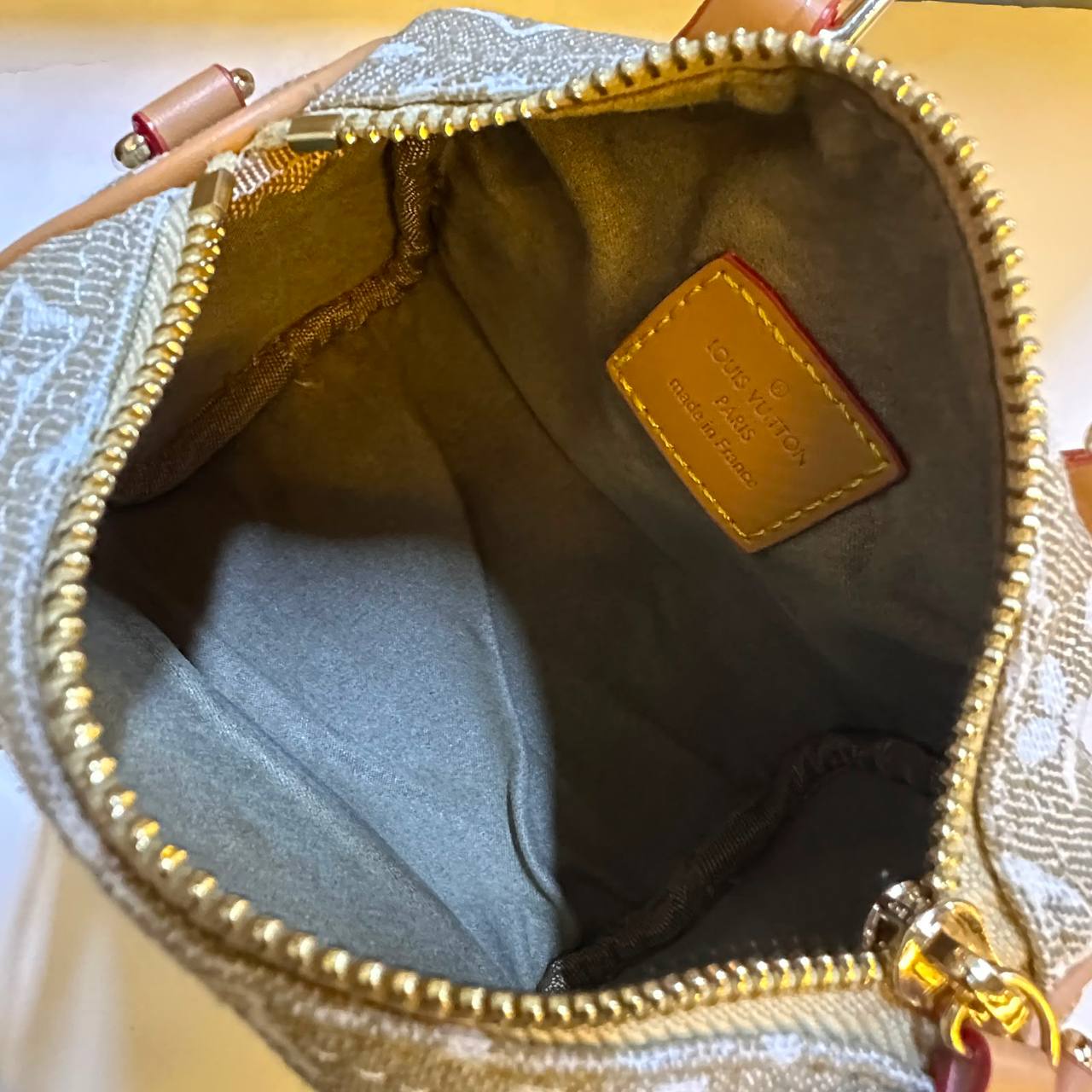LV SPEEDY MINI SIZE GOOD QUALITY WITH BOX 
100 dhs🇦🇪🇦🇪
Size:16cm

Zain195
♥️♥️♥️