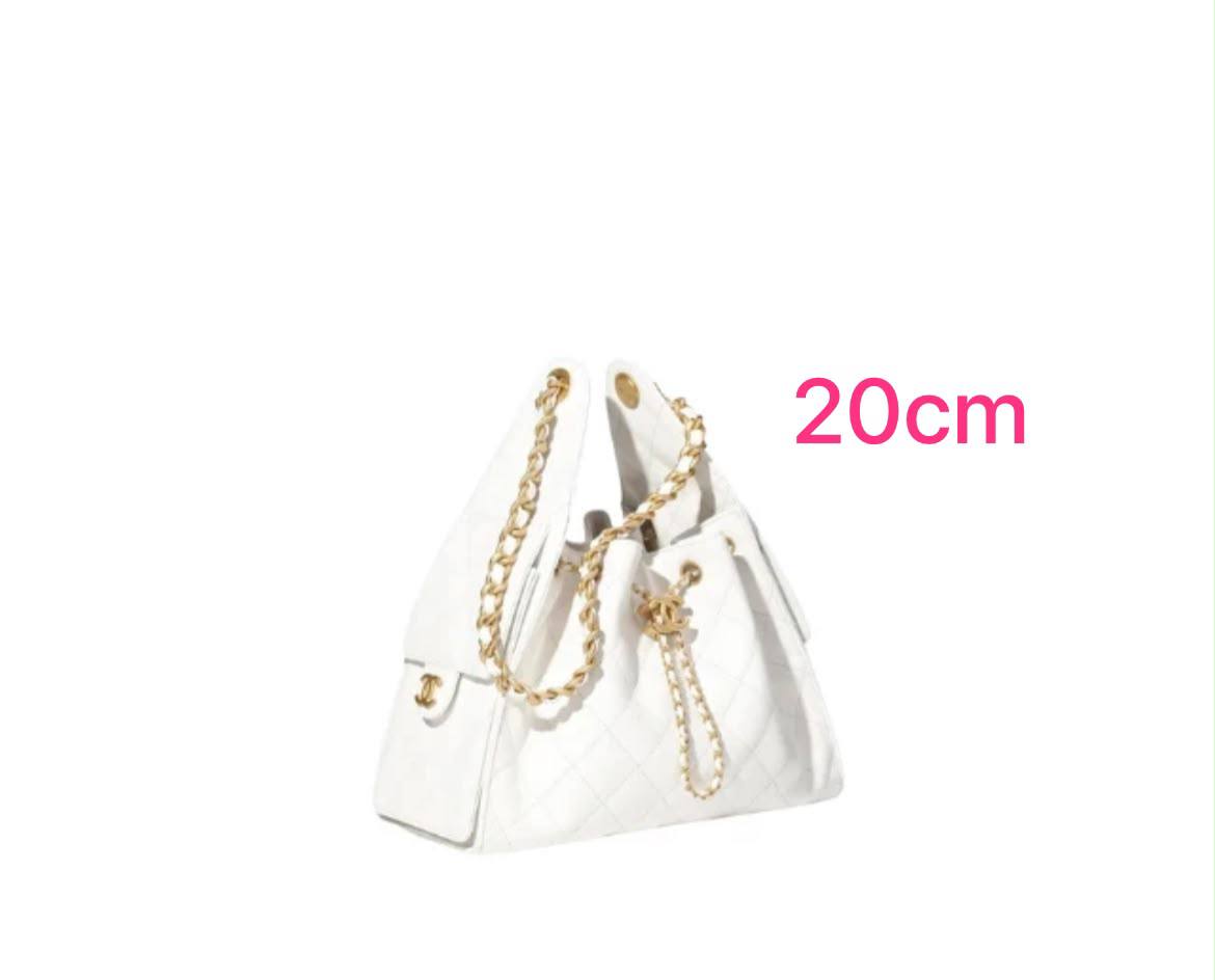 CHANEL 
20CM 
WITH BOX 
110 dhs🇦🇪🇦🇪

Zain168
♥️♥️♥️
