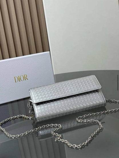 Dior
95 dhs❣️ 
high quality 

With box
🎁🎁🎁

Zain26
♥️♥️♥️