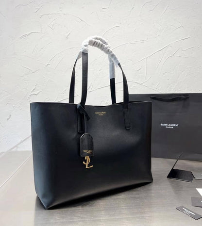 YSL
100 dhs🪙🌺

Good quality with zipper

Zain35
♥️♥️♥️