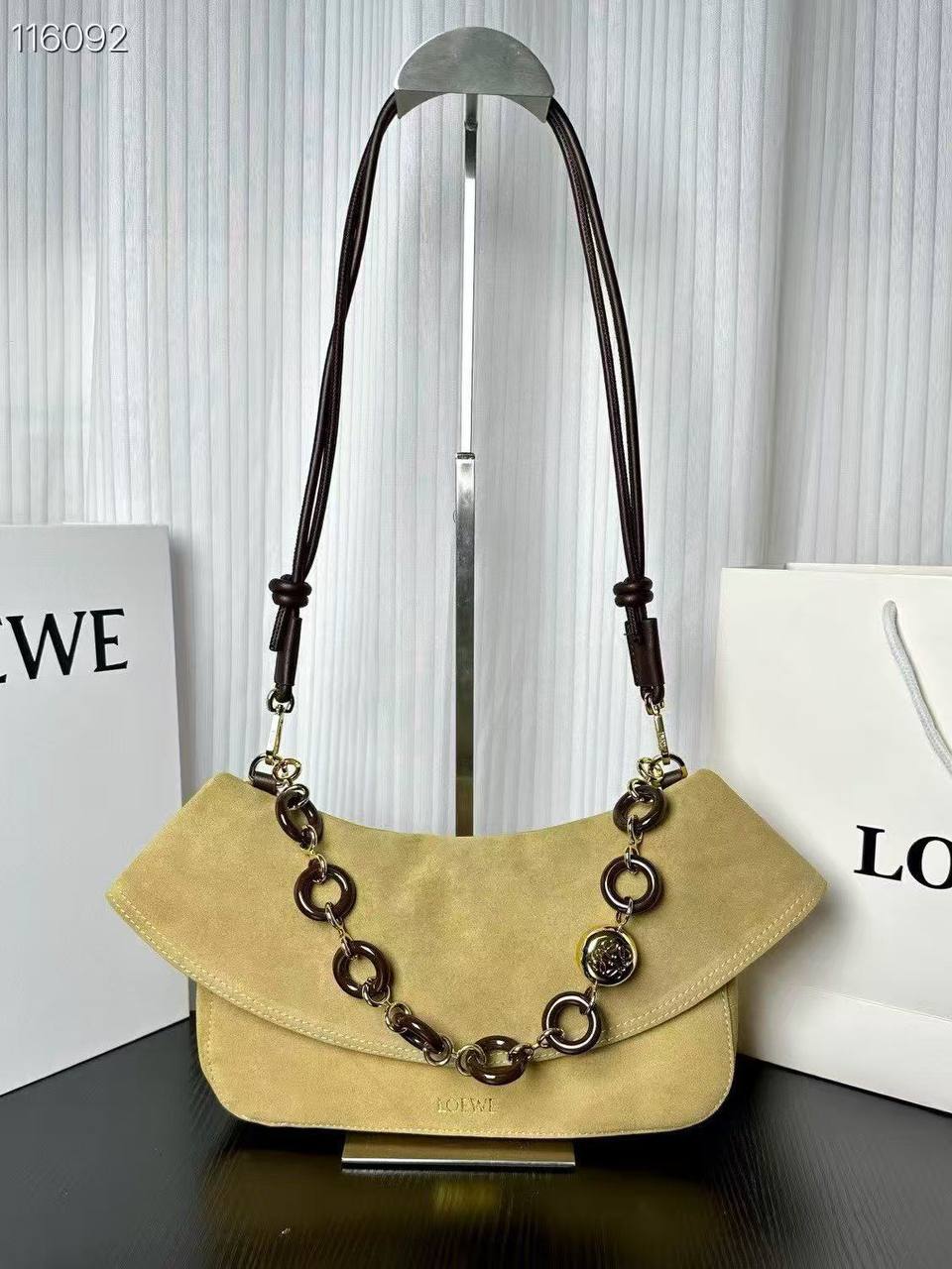 Loewe 
Master
290 dhs✅

Zain153
♥️♥️♥️