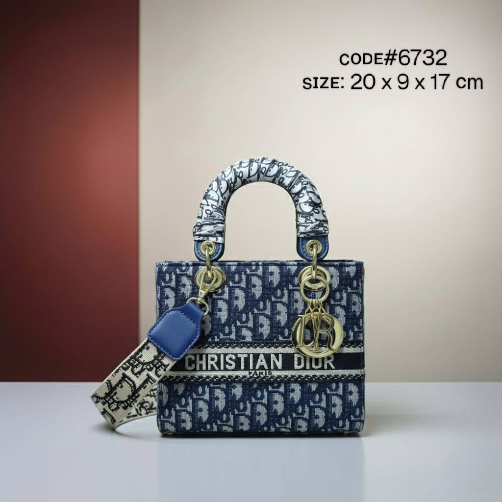 CHRISTIAN LADY DIOR
ᴄᴀɴᴠᴀs ᴏʙʟɪǫᴜᴇ ᴍᴀᴛᴇʀɪᴀʟ
ᴀɴᴅ ʟᴇᴀᴛʜᴇʀ ᴍᴀᴛᴇʀɪᴀʟ
ɢᴏʟᴅ ʜᴀʀᴅᴡᴀʀᴇ
sɪᴢᴇ: 20 cm

75 dhs✅

Zain31
♥️♥️♥️
