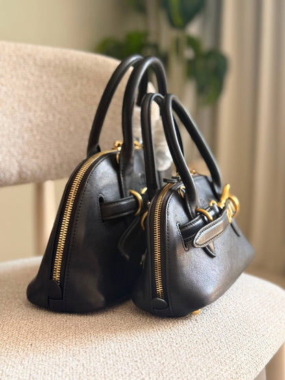 Miu Miu Aventure Bag

Size: 21cm , 28cm
Super high quality


For Price 👇 WhatsApp✅
0568585901 
0507557372
0552275751 Owner Zain 👌

Zain325
♥️♥️♥️