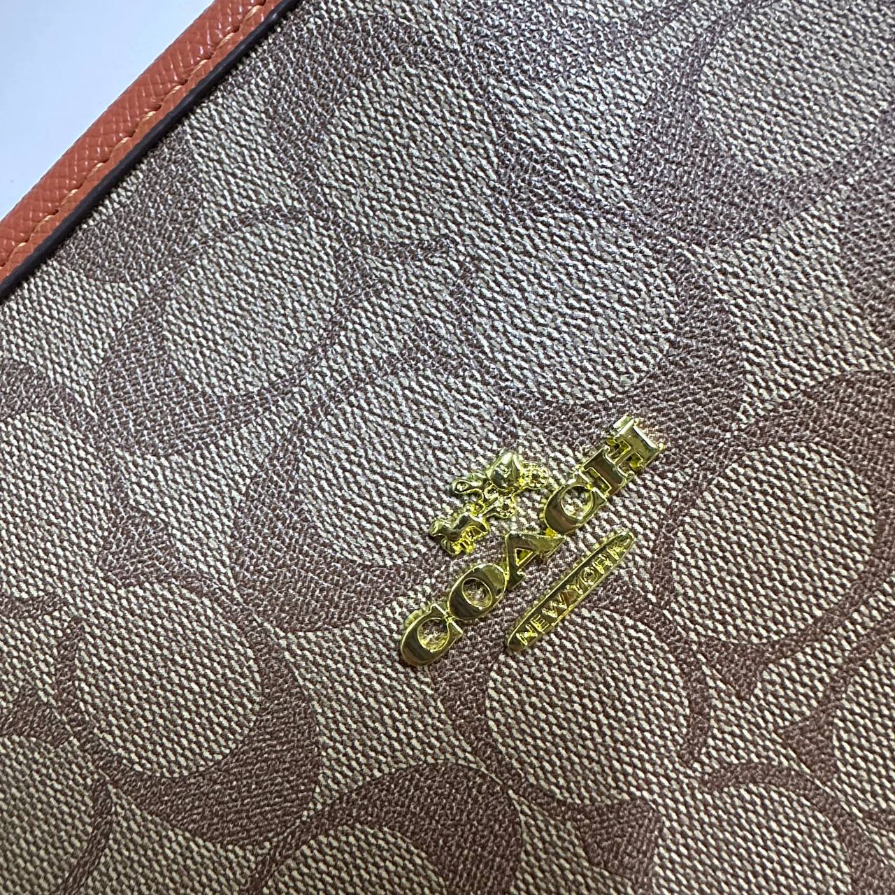COACH 
GOOD QUALITY 
WITH BOX 
120 dhs🇦🇪🇦🇪

Zain295
♥️♥️♥️