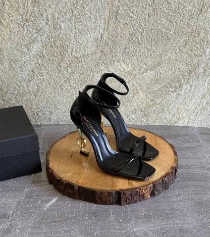 YSL
SuperMaster Quality 💯
450 dhs✅
Size: 36-41💥

Zain171
♥️♥️♥️