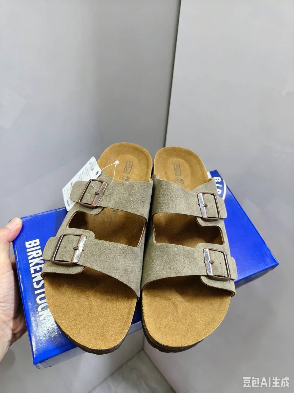 NEW CAME
BIRKENSTOCK 
105 dhs🇦🇪🇦🇪
Size 36 to 41

Zain40
♥️♥️♥️