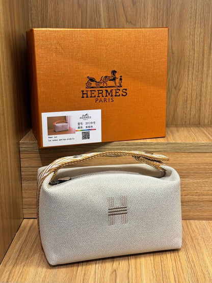 Hermes 
Best quality with box’s 
95 dhs✅
size 22CM

Zain290
♥️♥️♥️