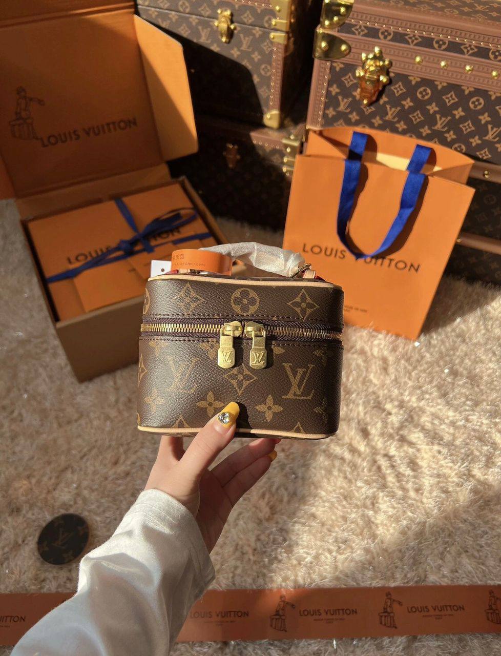 LV
big  110 dhs🇦🇪
size 35×9×19cm
medium 100 dhs🇦🇪
size 22×8.5×14cm
small  95 dhs🇦🇪
size 17×8.5×9.5cm
with box🎁🎁🎁
New Stock💓💓💓

Zain213
♥️♥️♥️