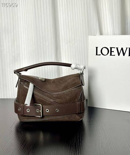 Loewe 
Master
350 dhs✅

Zain153
♥️♥️♥️