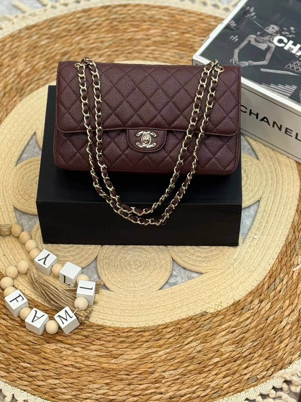 Chanel 
Master ❣️❣️
25Cm With Box 💼
Caviar Silver&Gold Hardware 
250 dhs🇦🇪🇦🇪

Zain131
♥️♥️♥️