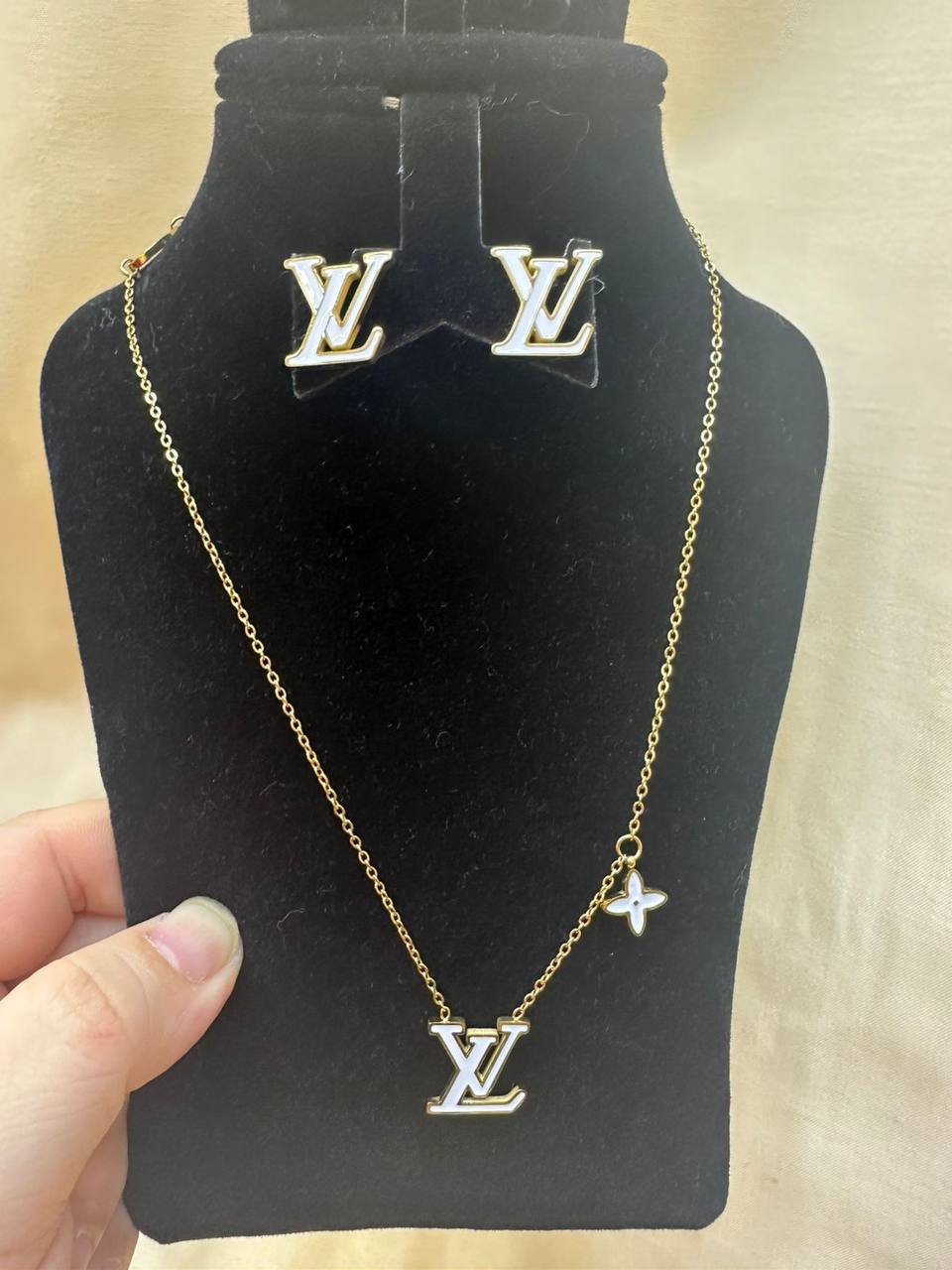 New arrival LV stainless steel with 18k gold plated set of 2, 
Non tarnish 
45 dhs🪙🌺 / set without box 
55 shs🪙🌺 / set with LV box 
and paperbag

Zain243
♥️♥️♥️