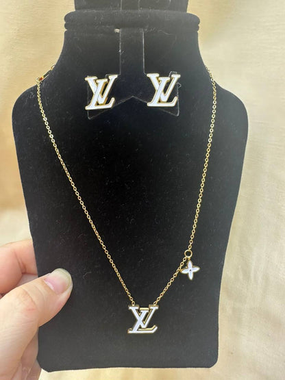 New arrival LV stainless steel with 18k gold plated set of 2, 
Non tarnish 
45 dhs🪙🌺 / set without box 
55 shs🪙🌺 / set with LV box 
and paperbag

Zain243
♥️♥️♥️