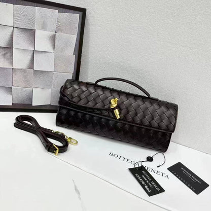 BOTTEGA
BEST QUALITY 

WITH BOX’S 
🎁🎁🎁

100 dhs✅
size 30 CM

Zain290
♥️♥️♥️