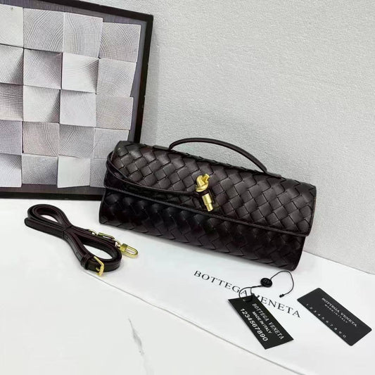 BOTTEGA
BEST QUALITY 

WITH BOX’S 
🎁🎁🎁

100 dhs✅
size 30 CM

Zain290
♥️♥️♥️