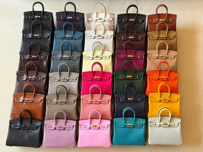 Hermes Birkin croc 25cm💥Master quality ✅with box📦
710 dhs✅

Zain52
♥️♥️♥️
