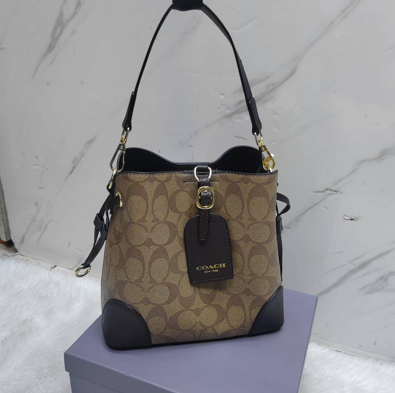Bags

LV - Gucci - Bottega - Fendi
Dior - YSL

withbox 
🎁🎁🎁

110 dhs✅

Zain143
♥️♥️♥️