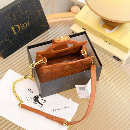 🌹 YSL / Dior 
1⃣️ First quality +🎁
Size: 23 ~ 19 cm


90 dhs🇦🇪🇦🇪

 with box

Zain115
♥️♥️♥️