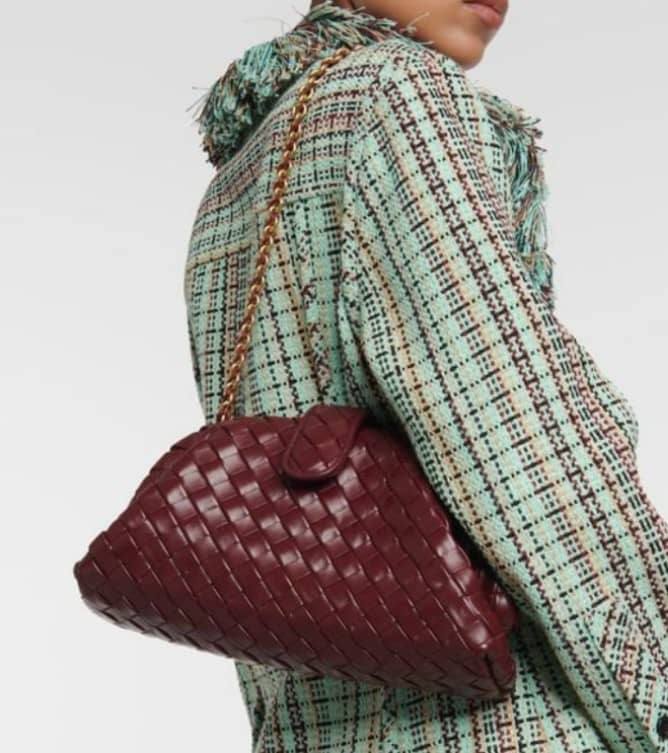 Bottega
100 dhs🇦🇪🇦🇪
with box

Zain26
♥️♥️♥️