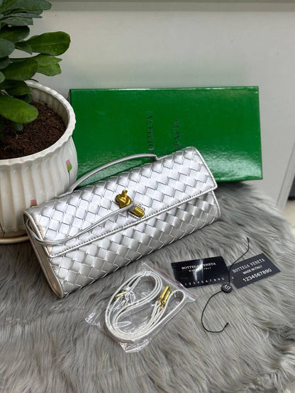 BOTTEGA
SIZE  ……… 31CM 🥰
95 dhs🇦🇪
With BOX🌷

Zain44
♥️♥️♥️