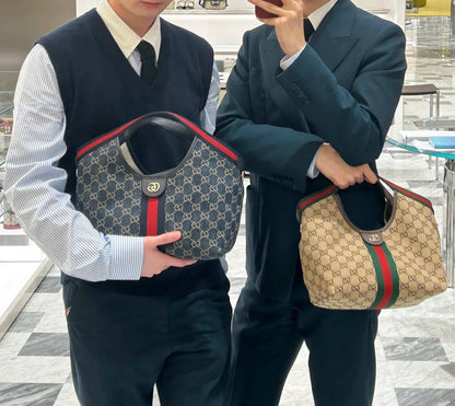 Gucci
120 dhs❣️
2 SIZE 
Good quality 

Zain07
♥️♥️♥️
