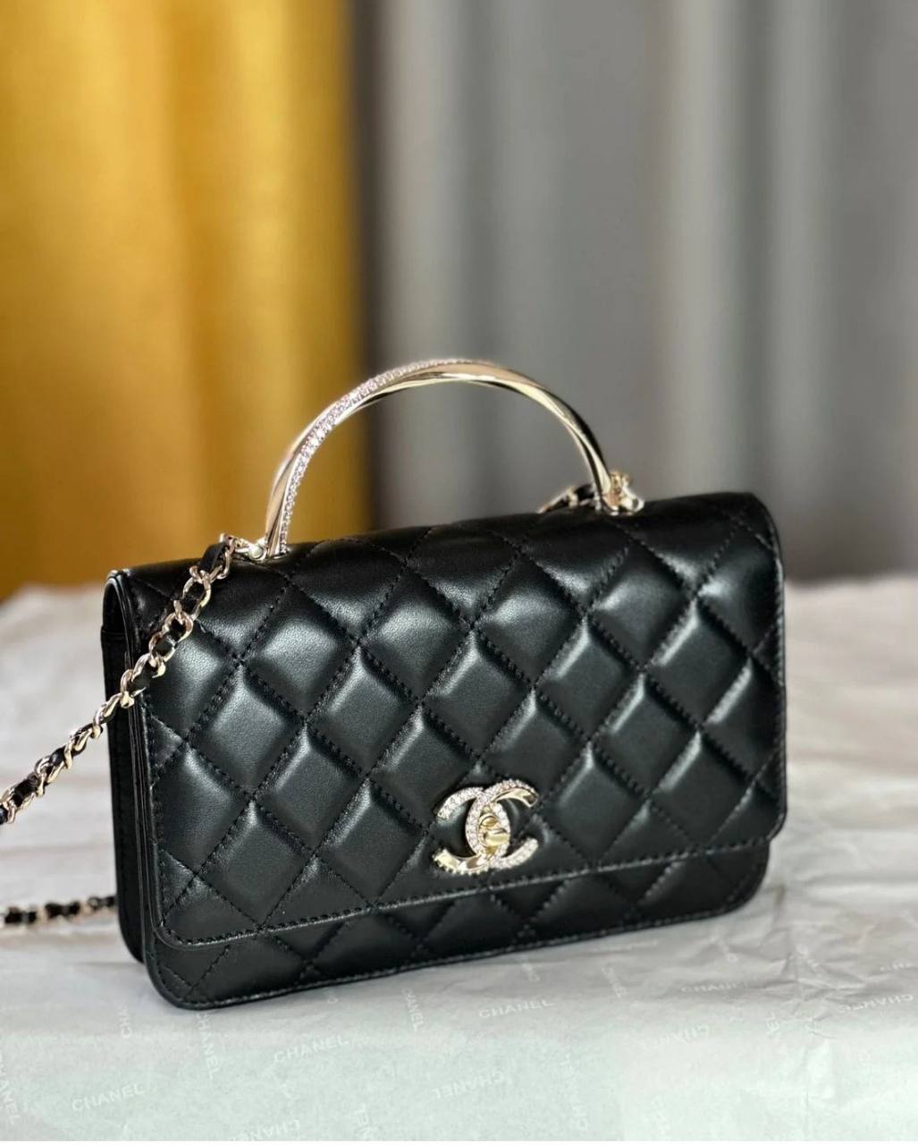 Chanel
100 dhs✅
Good-quality 

with box
🎁🎁🎁

Zain35
♥️♥️♥️