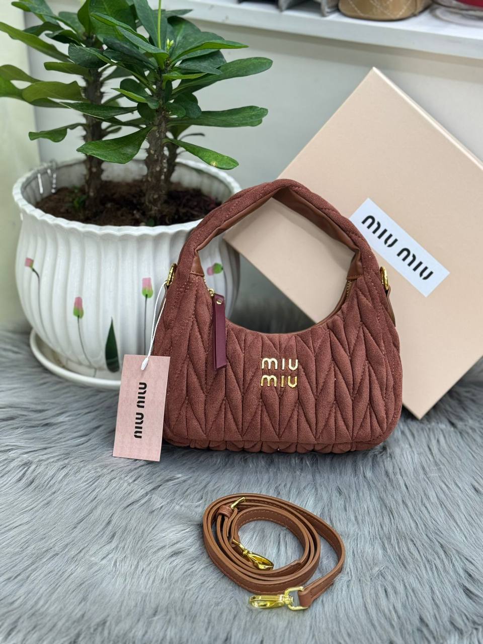 MIU MIU
SIZE  ……… 22 CM 🥰
95 dhs🇦🇪
with BOX🌷

Zain51
♥️♥️♥️