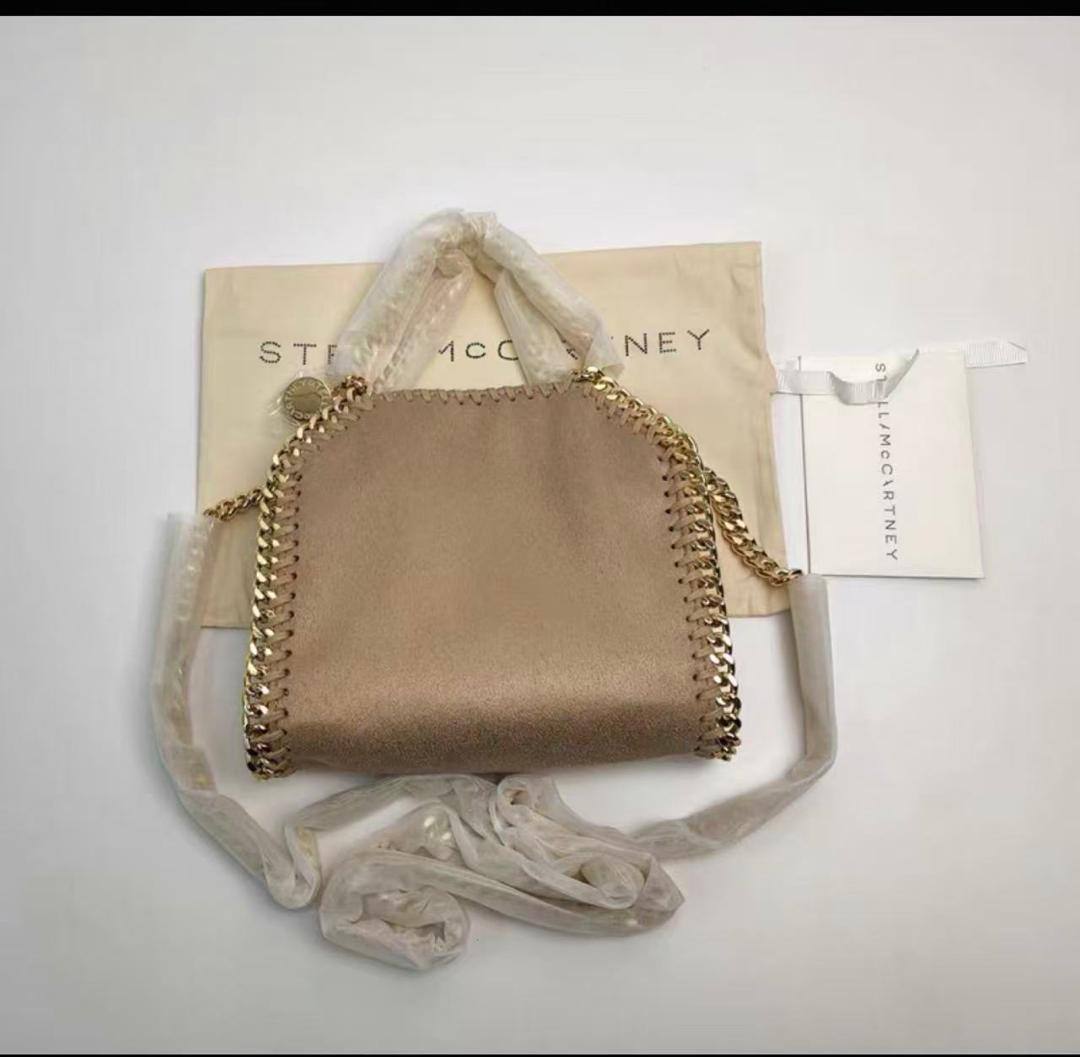 Stella
105 dhs🇦🇪🇦🇪
with box
size 17cm

Zain26
♥️♥️♥️