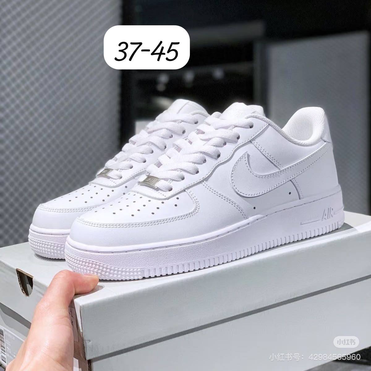 NIKE
Good quality 
90 dhs✅

Zain138
♥️♥️♥️