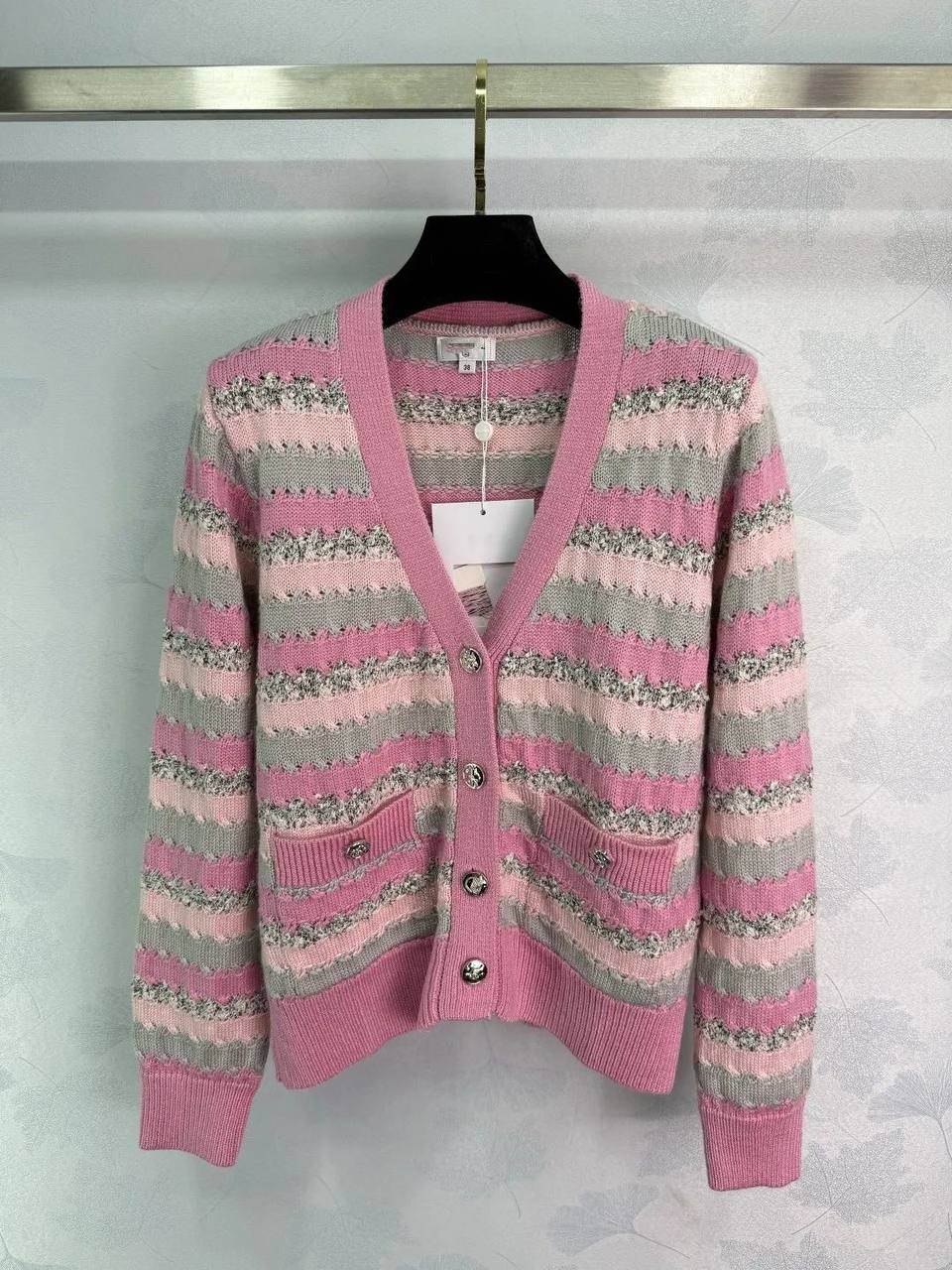 CHANEL
Women’s Cardigan
Master Quality 
SML
320 dhs✅

Zain276
♥️♥️♥️