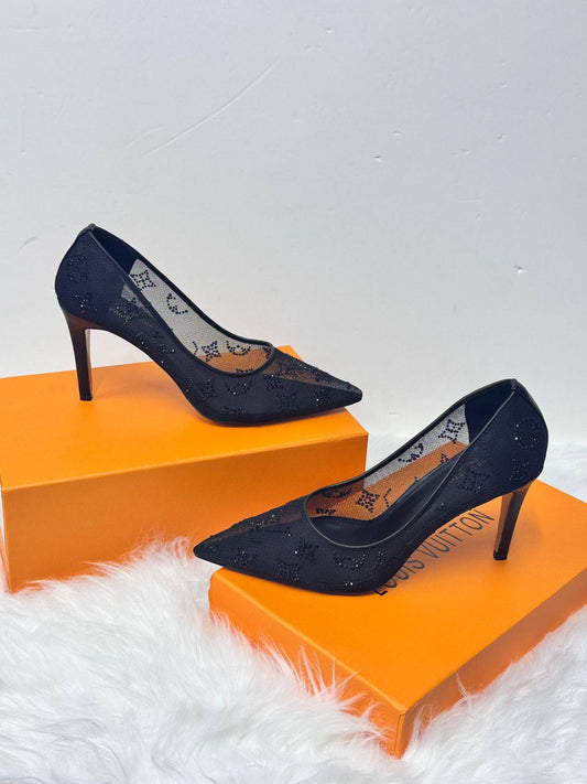 LV 
New arrived 
7 cm heel 
Size 36 to 41
115 dhs🪙🌨️

Zain21
♥️♥️♥️