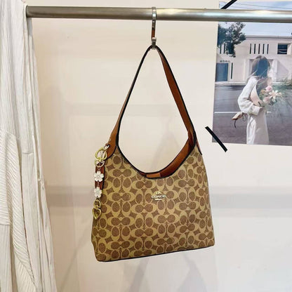 Coach

85 dhs🇦🇪🇦🇪
No box

Zain219
♥️♥️♥️