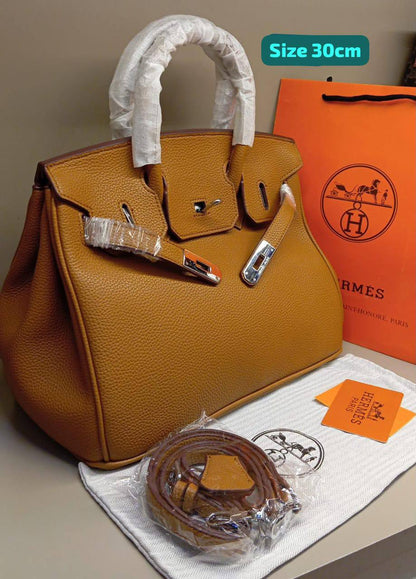 Hermes

Good quality 

120 dhs🇦🇪🇦🇪🇦🇪

Zain186
♥️♥️♥️