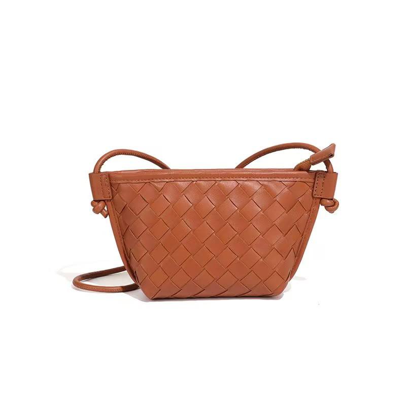 BOTTEGA 
60 dhs💓
Size 19*15

Zain161
♥️♥️♥️