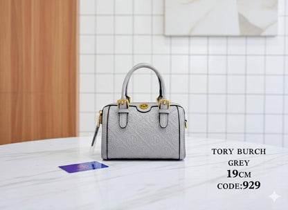 Tory burch

sɪᴢᴇ: 19cm 

ᴡɪᴛʜ BOX
🎁🎁🎁

75 dhs❤️

Zain31
♥️♥️♥️
