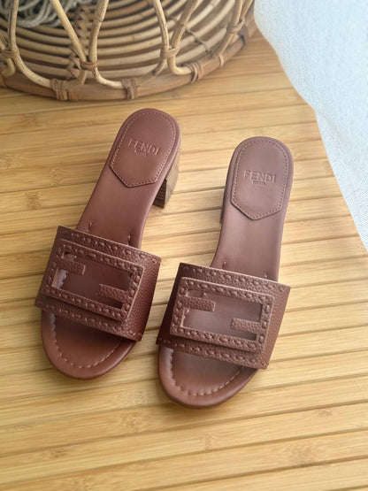 Fendi
*AAA Quality*
𝗦𝗶𝘇𝗲 𝟯𝟲 𝘁𝗼𝗼 𝟰𝟭 
400 dhs💓

Zain302
♥️♥️♥️