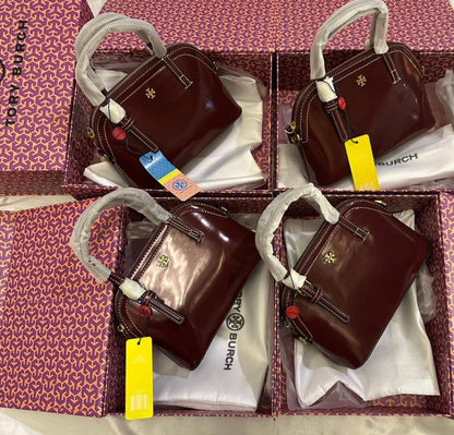Tory Burch

90 dhs✅

with box
🎁🎁🎁

Zain07
♥️♥️♥️