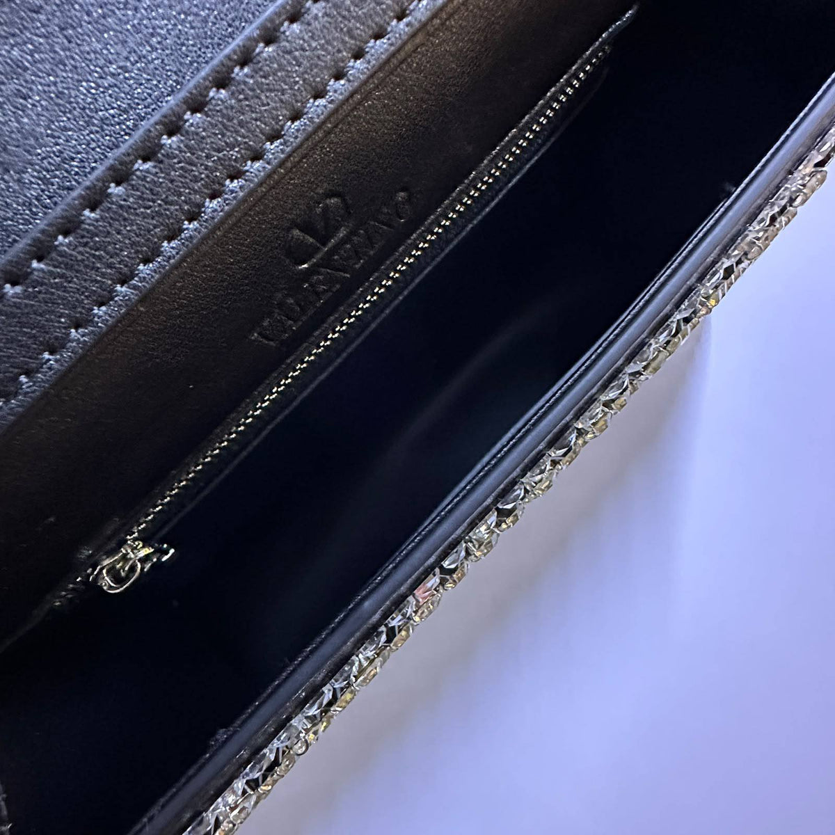 VALENTINO 

COPY ONE 

NEW CAME 

WITH BOX 
195 dhs🇦🇪🇦🇪

Zain39
Zain295
♥️♥️♥️